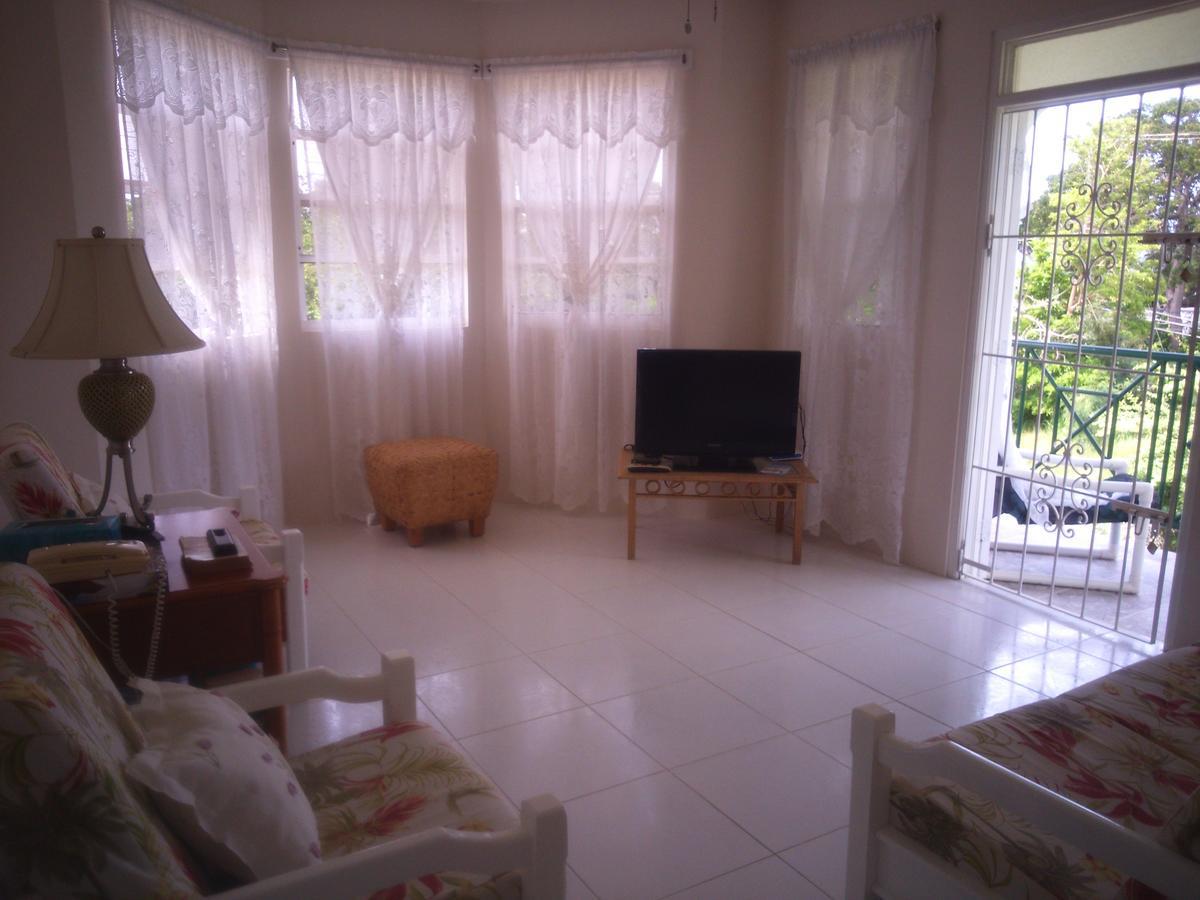 סנט פיטר Miri-Joy Apartments מראה חיצוני תמונה